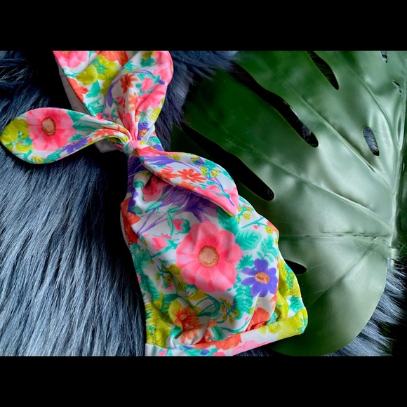 *sold*  Victoria’s Secret Bikini Top - Picture 3 of 9